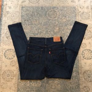 Levi’s 721 high rise skinny blue jeans